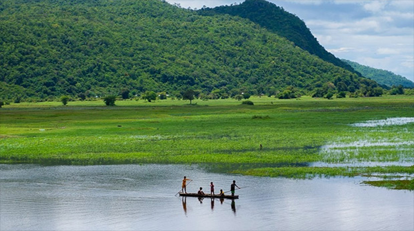 Kamping Puoy Lake